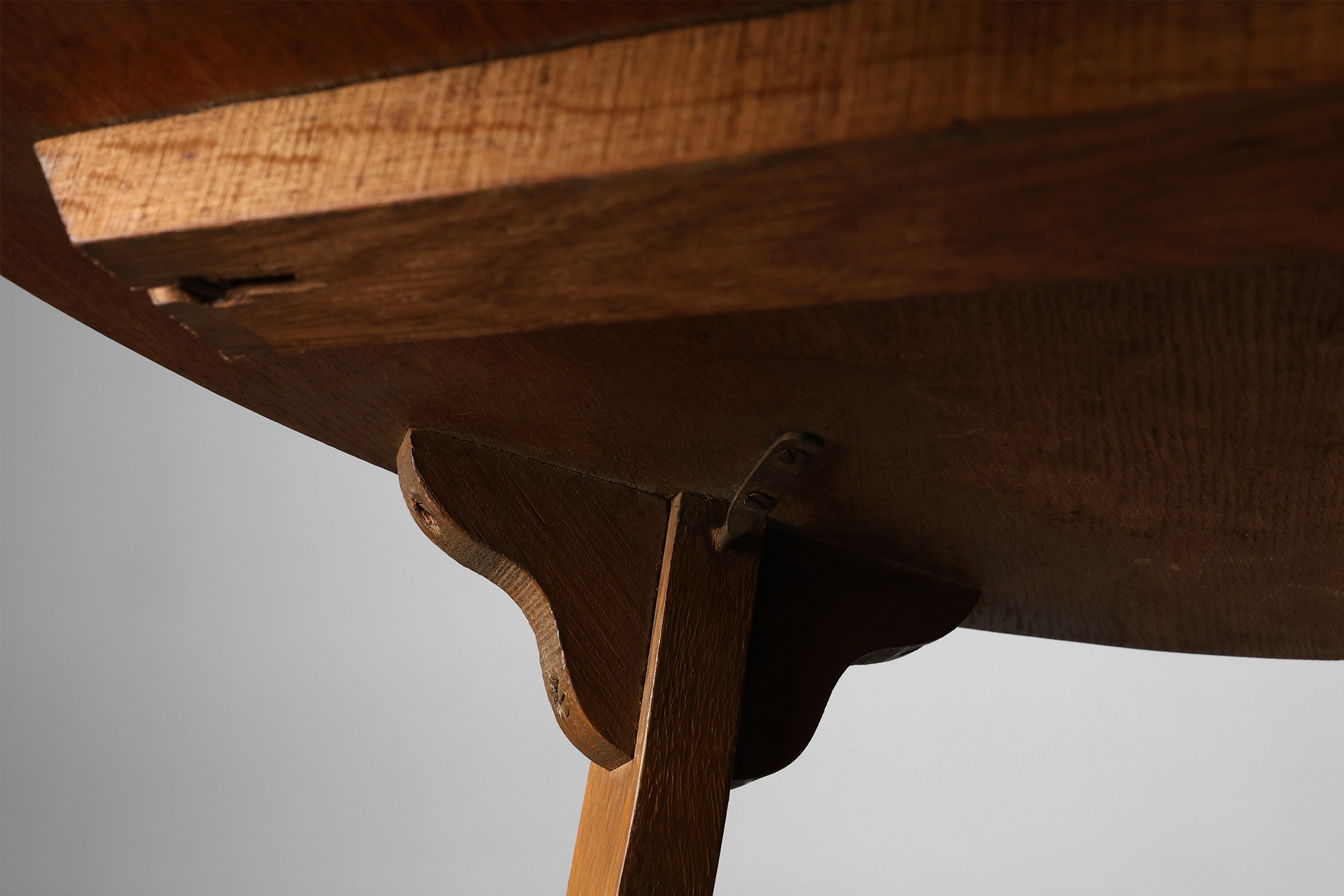 Amsterdamse School Oak round Side Table, The Netherlands, ca. 1920thumbnail